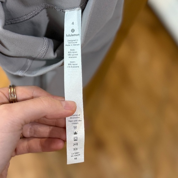 Lululemon Wunder Under HR tech Gray Leggings, Like New in Size 4 - Picture 4 of 6